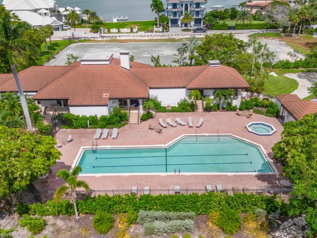 110 La Peninsula Blvd 110, Naples, FL 34113-44