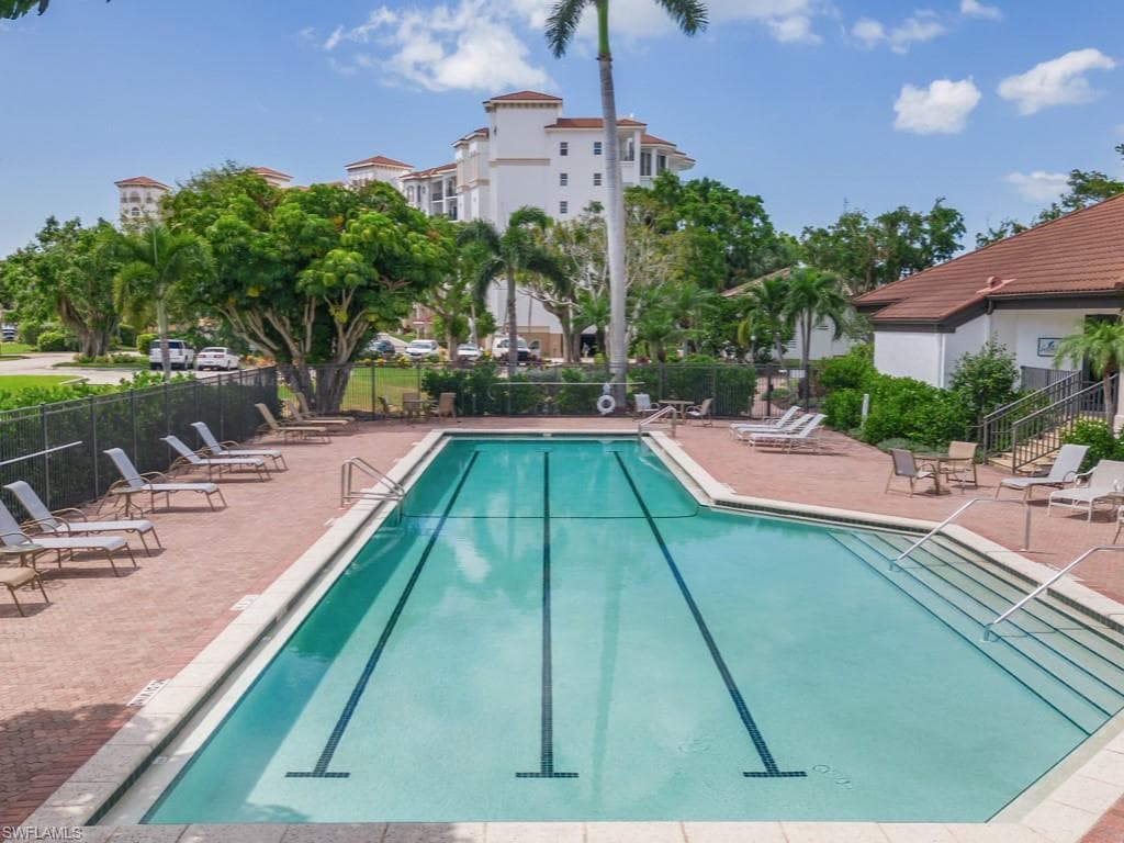 110 La Peninsula Blvd 110, Naples, FL 34113-45