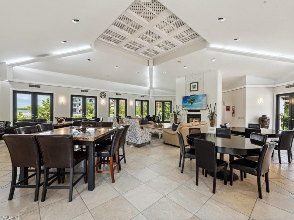 110 La Peninsula Blvd 110, Naples, FL 34113-46