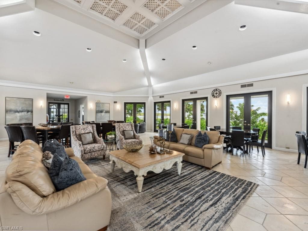 110 La Peninsula Blvd 110, Naples, FL 34113-47