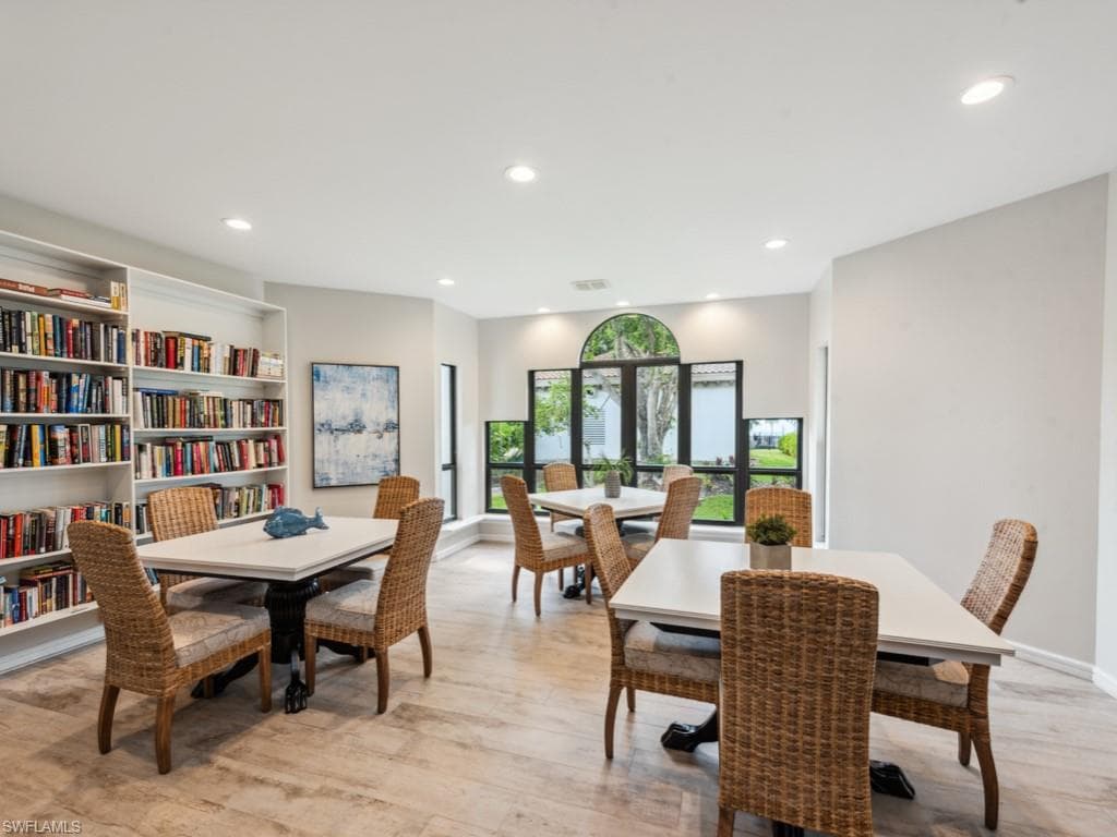 110 La Peninsula Blvd 110, Naples, FL 34113-48
