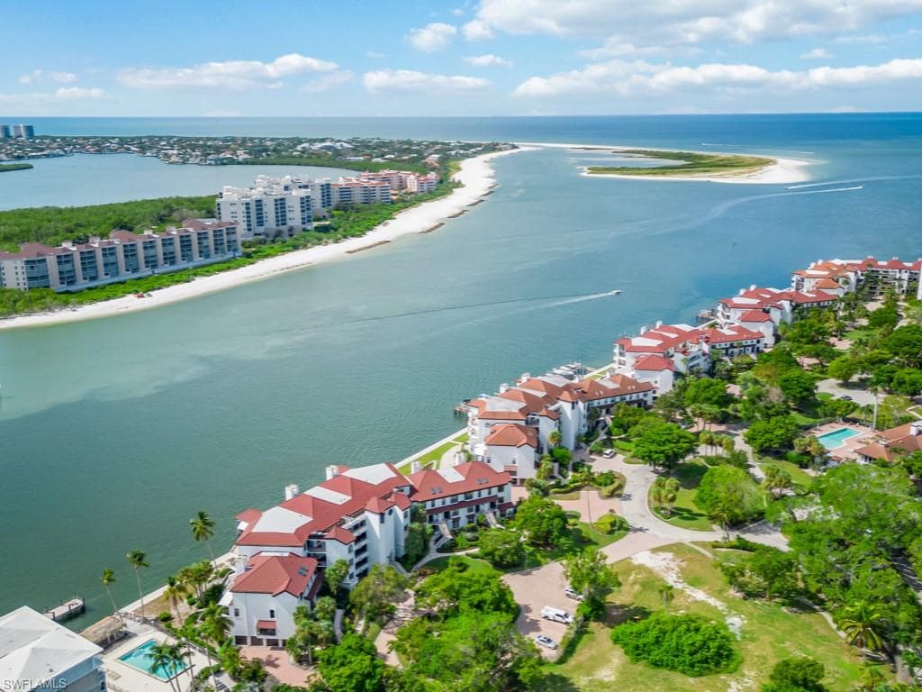 110 La Peninsula Blvd 110, Naples, FL 34113-4