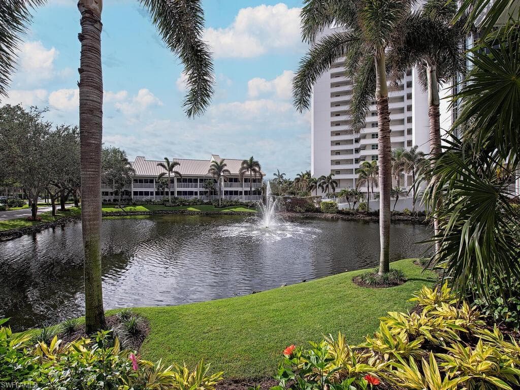 6371 Pelican Bay Blvd N3, Naples, FL 34108-1