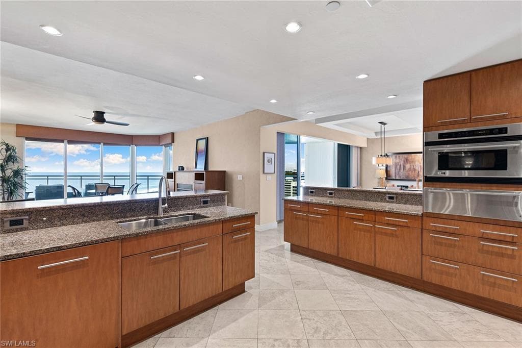 11125 Gulf Shore Dr Ph-7, Naples, FL 34108-20