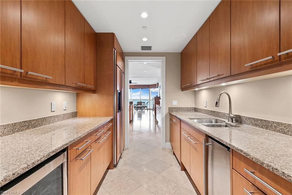 11125 Gulf Shore Dr Ph-7, Naples, FL 34108-21