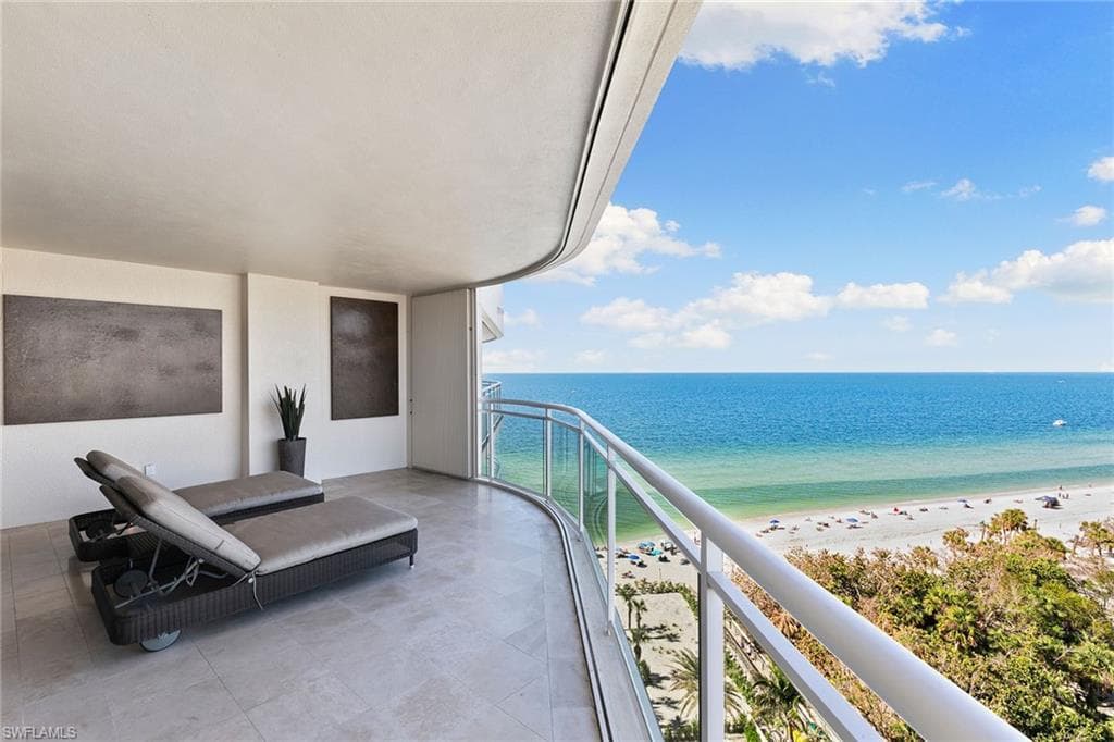 11125 Gulf Shore Dr Ph-7, Naples, FL 34108-26