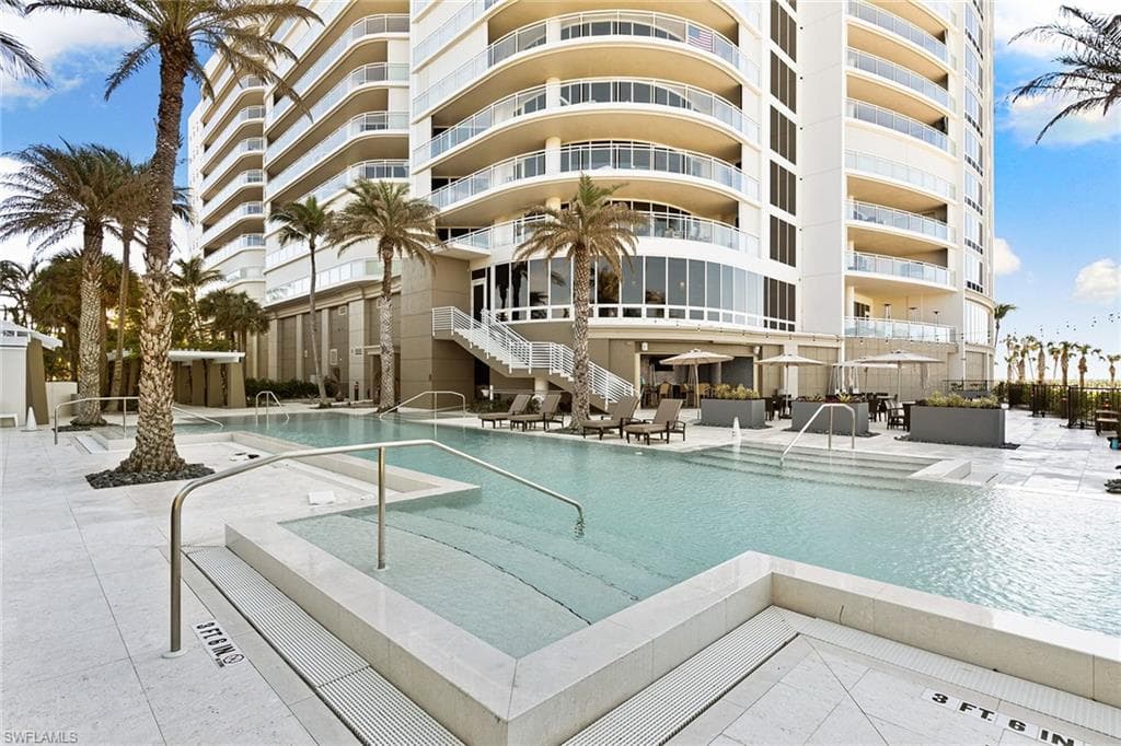 11125 Gulf Shore Dr Ph-7, Naples, FL 34108-47