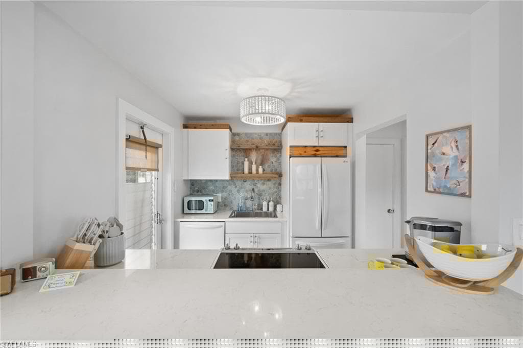 1550 Gulf Shore Blvd N E2, Naples, FL 34102-17