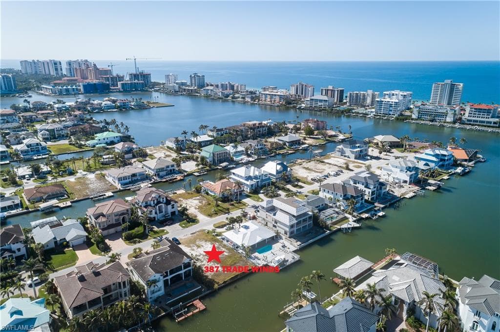 387 Trade Winds Ave, Naples, FL 34108-9
