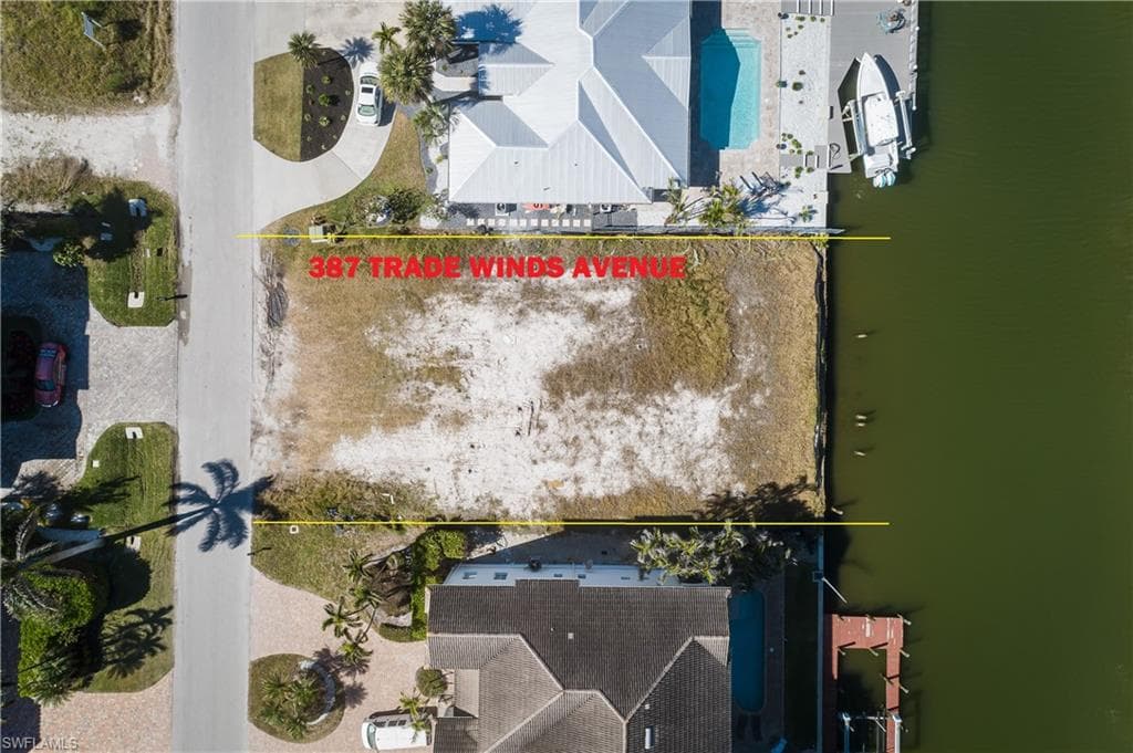 387 Trade Winds Ave, Naples, FL 34108-10