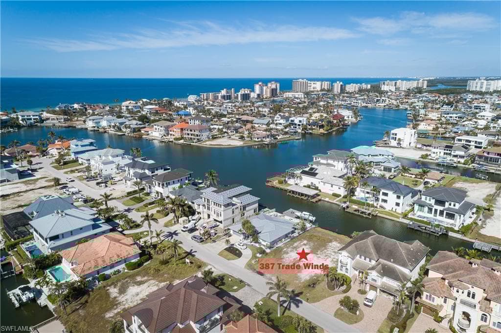 387 Trade Winds Ave, Naples, FL 34108-3