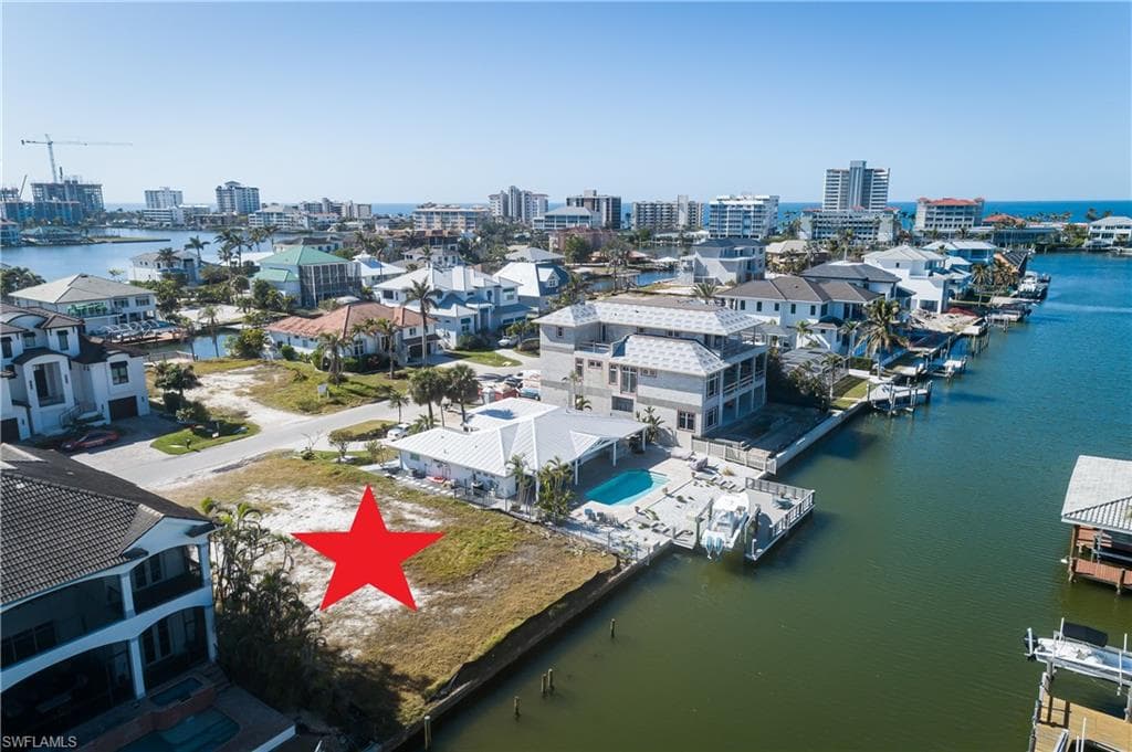 387 Trade Winds Ave, Naples, FL 34108-4