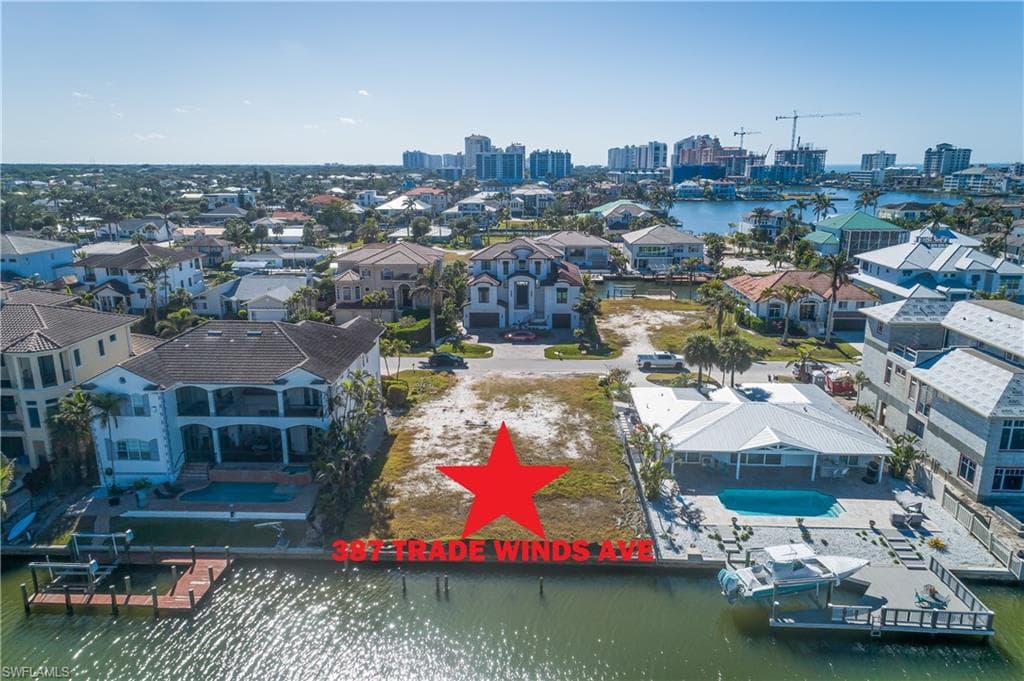 387 Trade Winds Ave, Naples, FL 34108-5