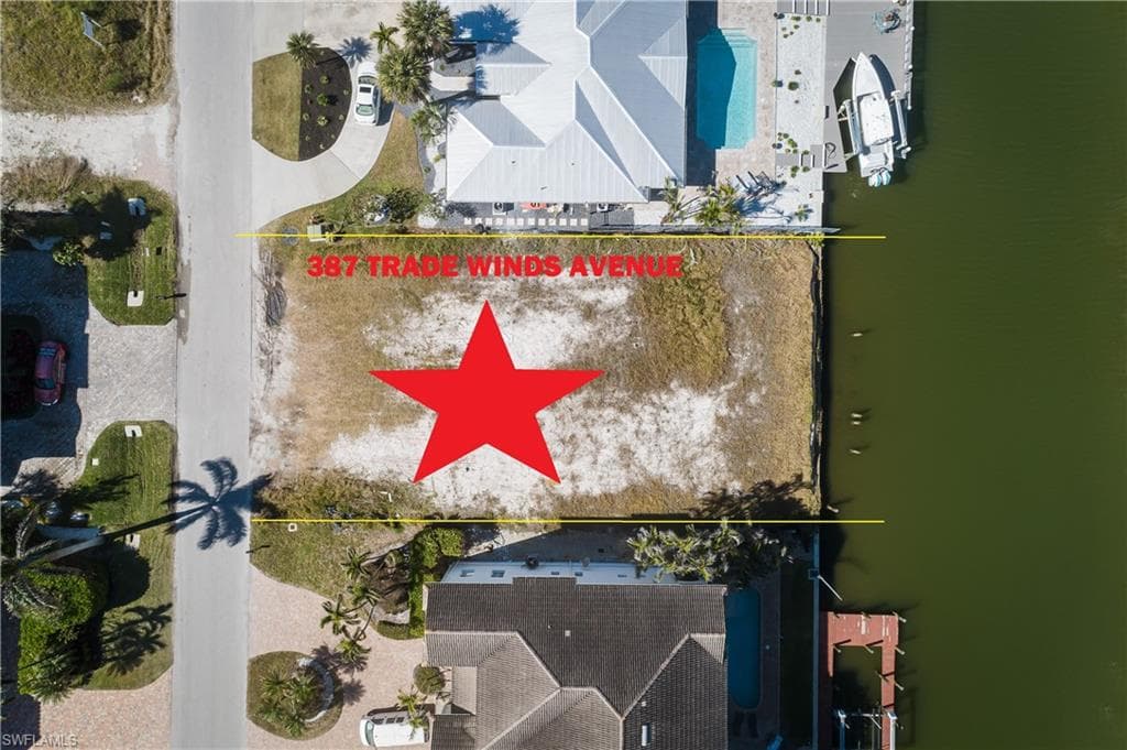 387 Trade Winds Ave, Naples, FL 34108-6
