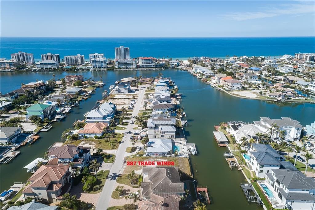 387 Trade Winds Ave, Naples, FL 34108-7