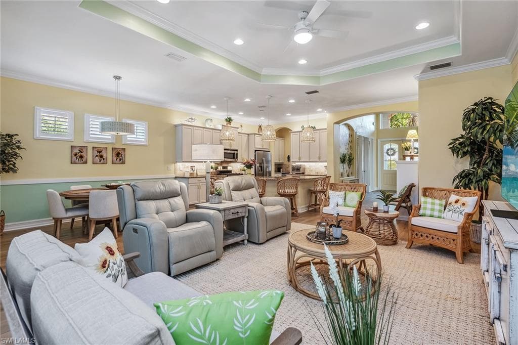 9261 Campanile Cir, Naples, FL 34114-3
