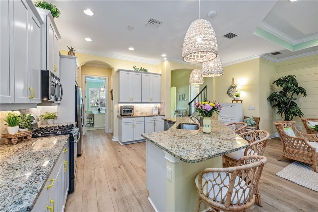 9261 Campanile Cir, Naples, FL 34114-4