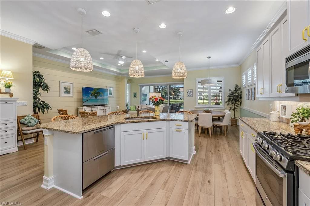 9261 Campanile Cir, Naples, FL 34114-5