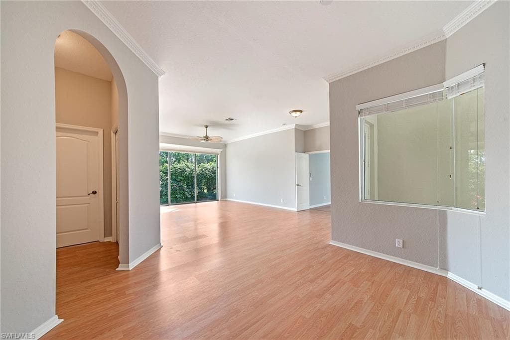 1435 Vintage Ln, Naples, FL 34104-12