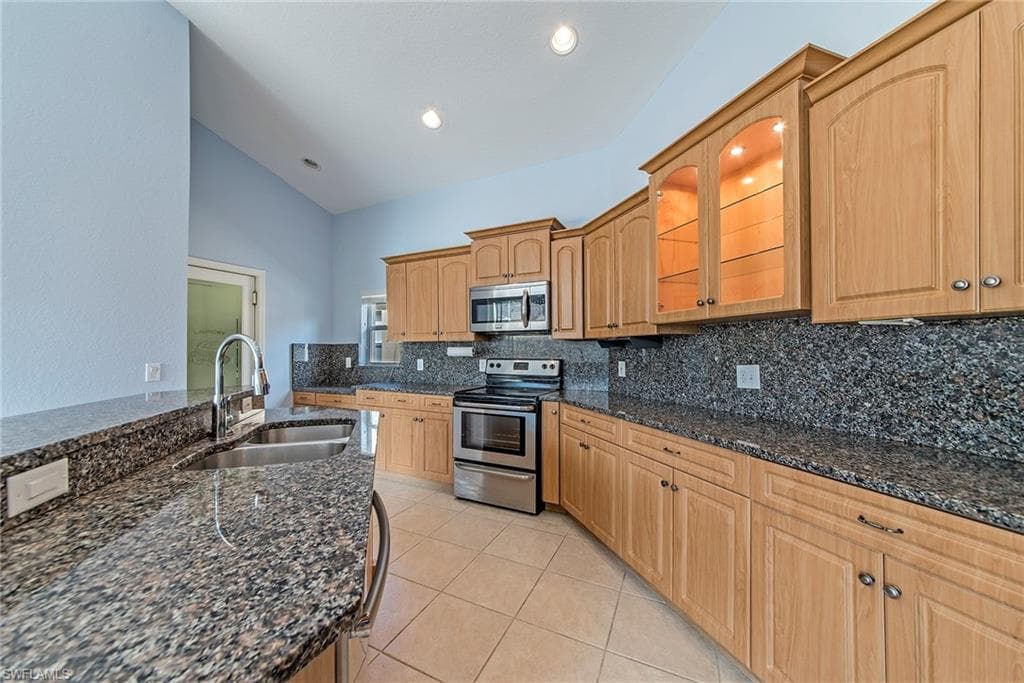 1435 Vintage Ln, Naples, FL 34104-16