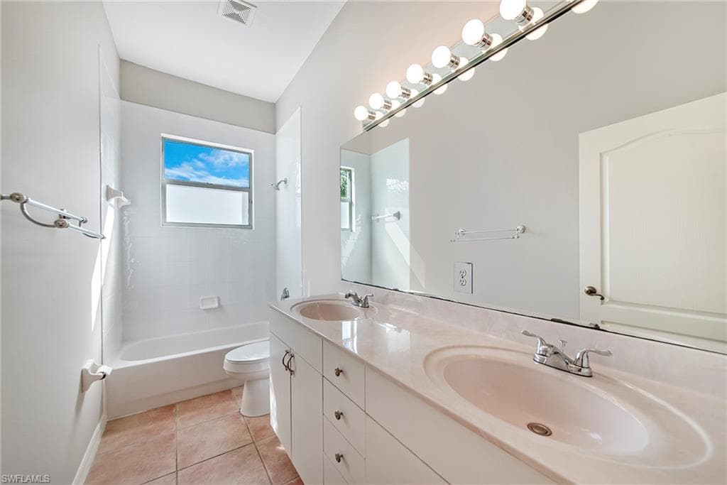 1435 Vintage Ln, Naples, FL 34104-17