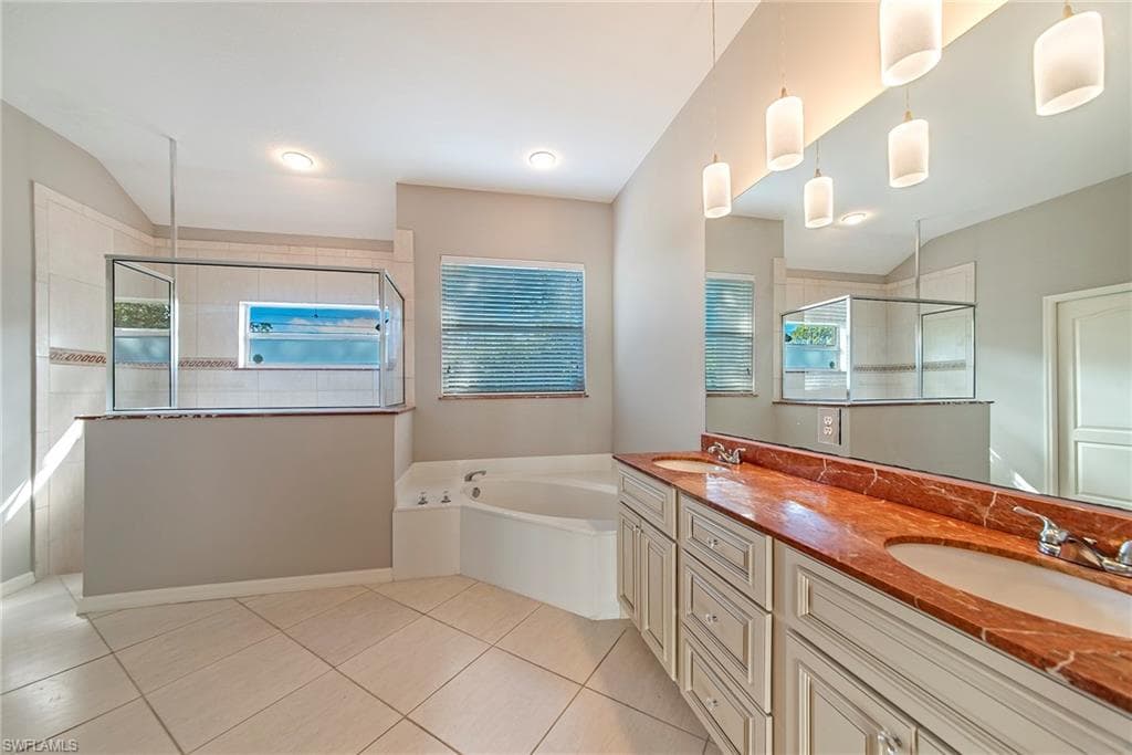 1435 Vintage Ln, Naples, FL 34104-22