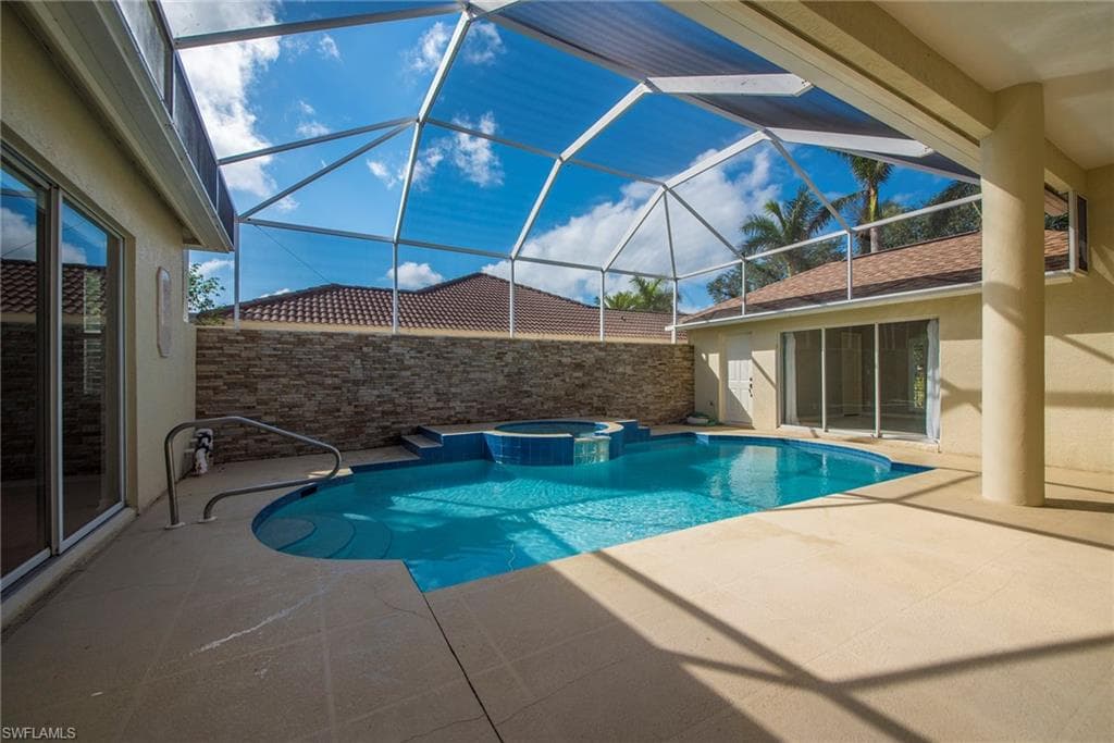 1435 Vintage Ln, Naples, FL 34104-1