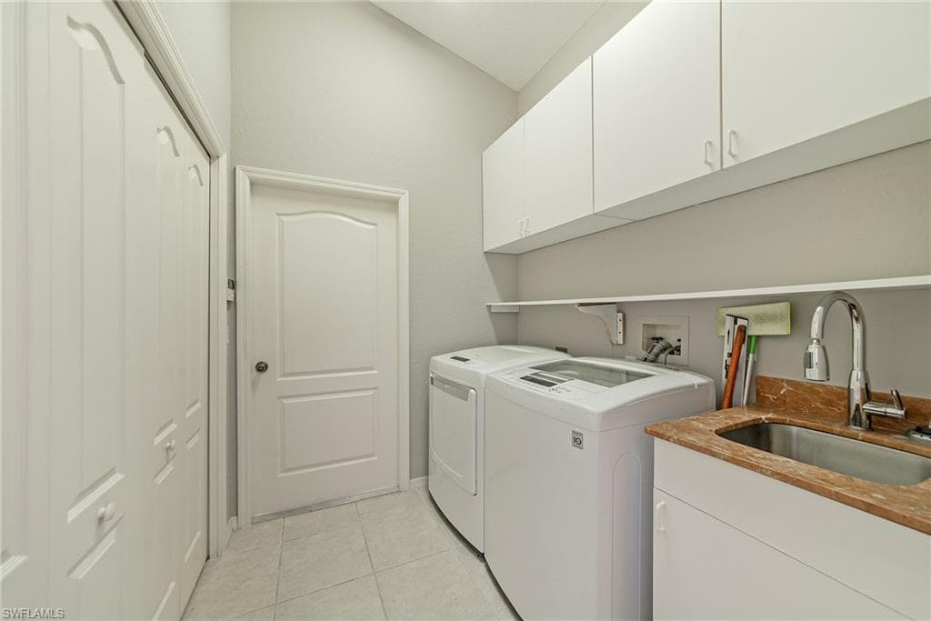 1435 Vintage Ln, Naples, FL 34104-28