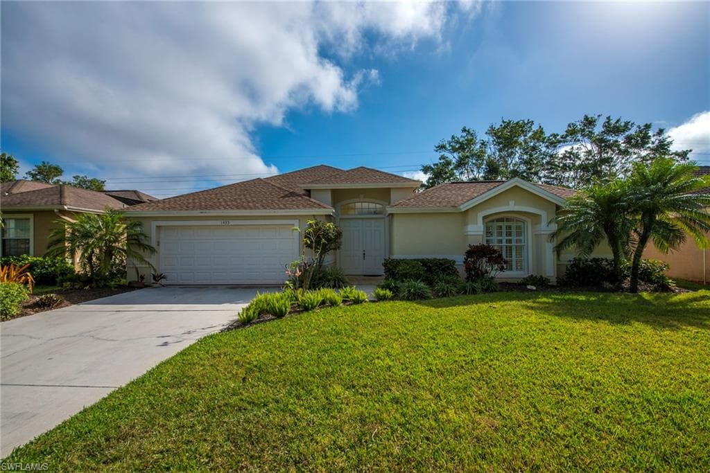 1435 Vintage Ln, Naples, FL 34104-2
