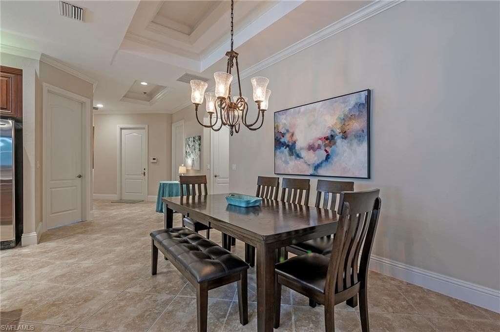 582 110th Ave N, Naples, FL 34108-9