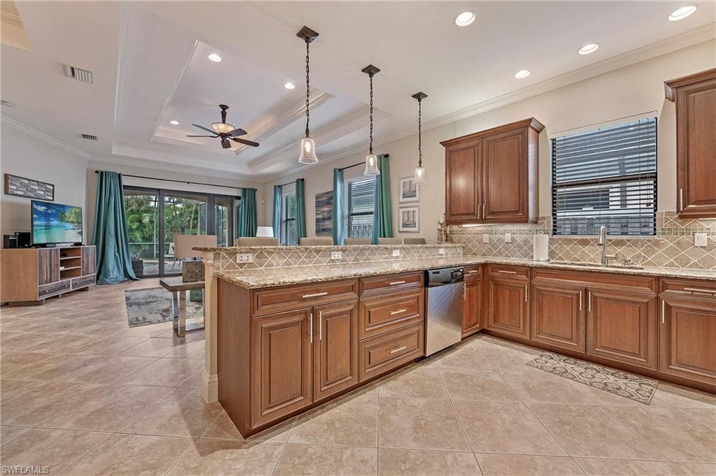 582 110th Ave N, Naples, FL 34108-10