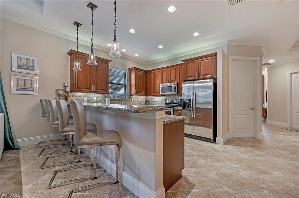 582 110th Ave N, Naples, FL 34108-11
