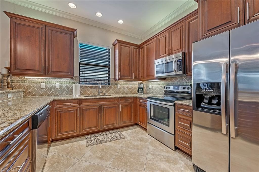 582 110th Ave N, Naples, FL 34108-12