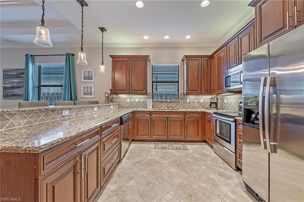 582 110th Ave N, Naples, FL 34108-13