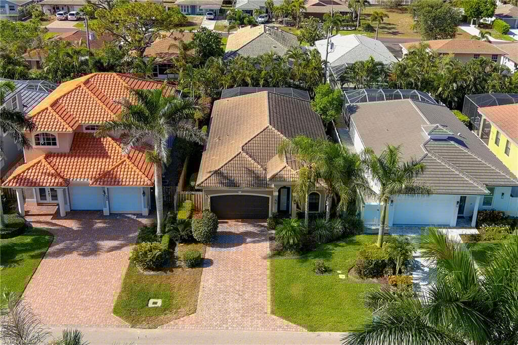 582 110th Ave N, Naples, FL 34108-34