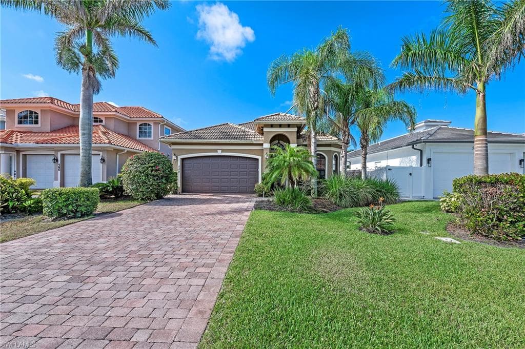 582 110th Ave N, Naples, FL 34108-43
