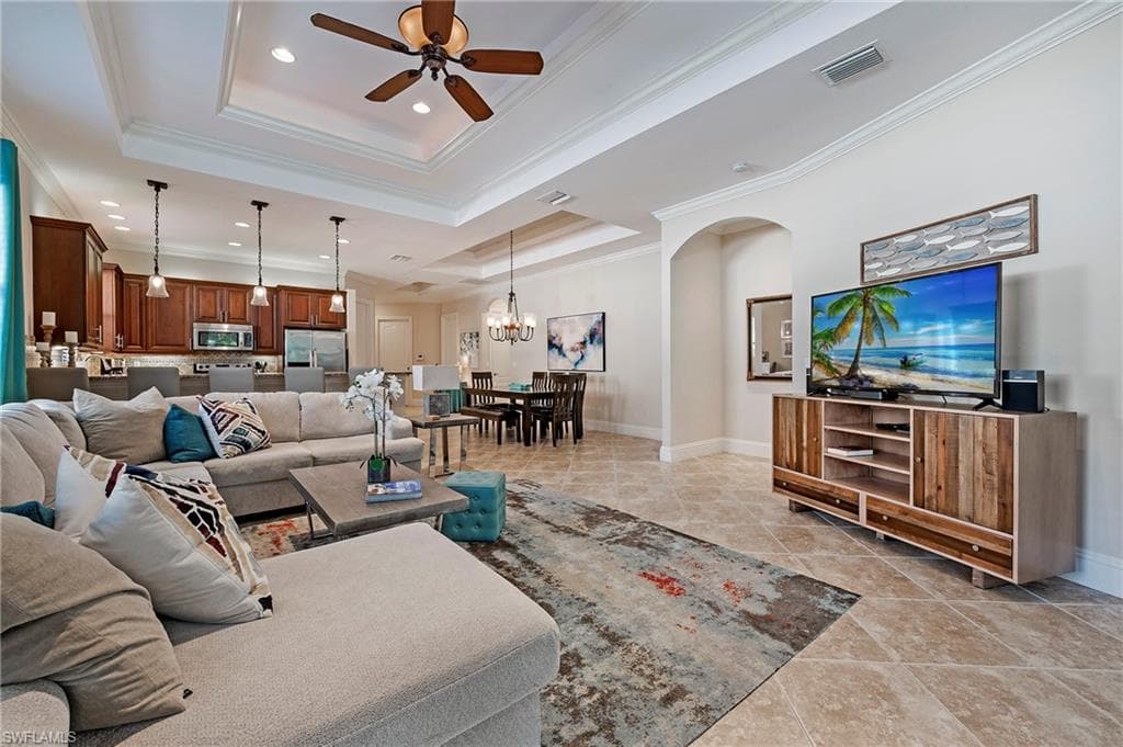 582 110th Ave N, Naples, FL 34108-4