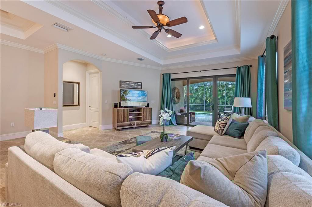 582 110th Ave N, Naples, FL 34108-6