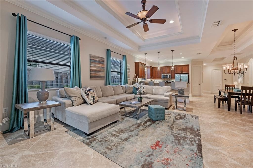 582 110th Ave N, Naples, FL 34108-7