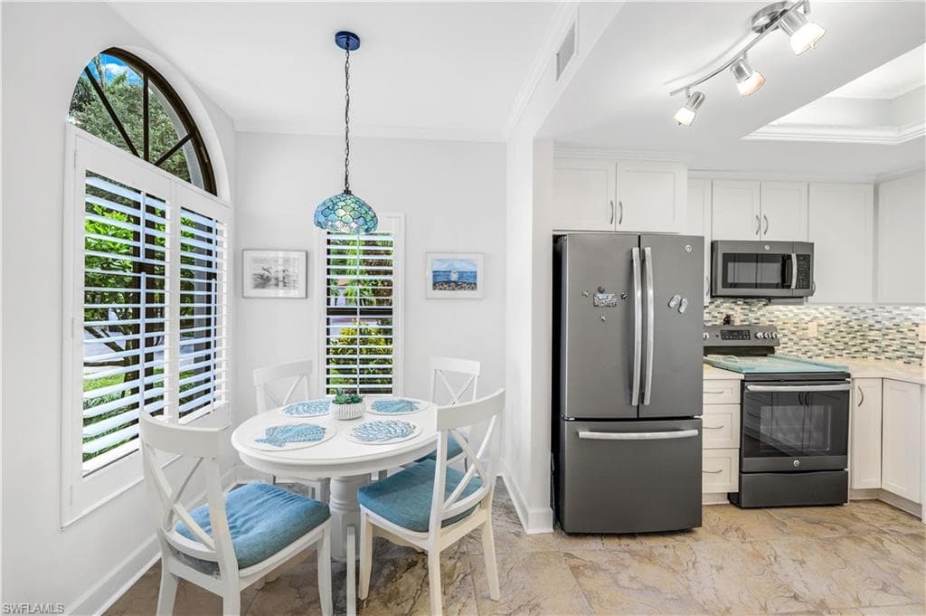 2249 Anchorage Ln A, Naples, FL 34104-19