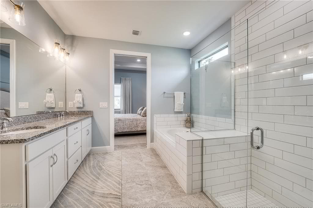 9741 Everglades Dr, Naples, FL 34120-26