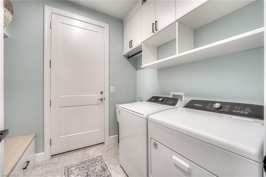 9741 Everglades Dr, Naples, FL 34120-28