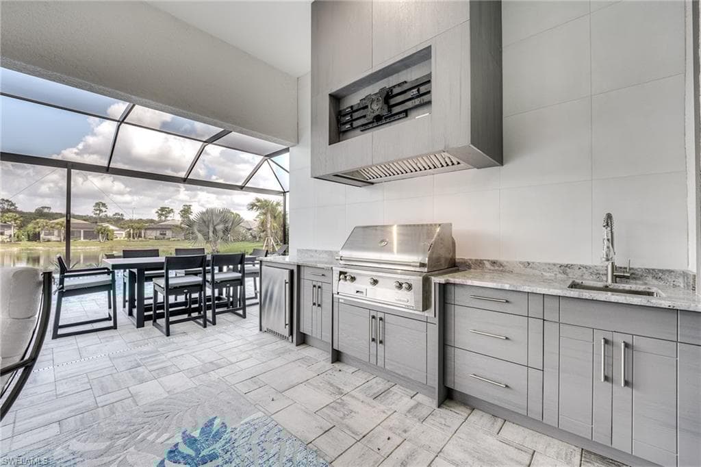 9741 Everglades Dr, Naples, FL 34120-30