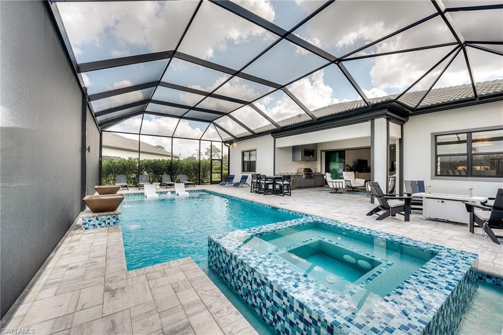 9741 Everglades Dr, Naples, FL 34120-33