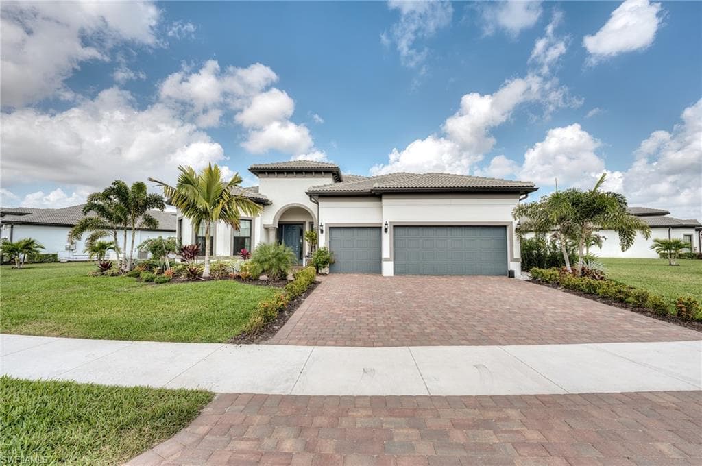 9741 Everglades Dr, Naples, FL 34120-4