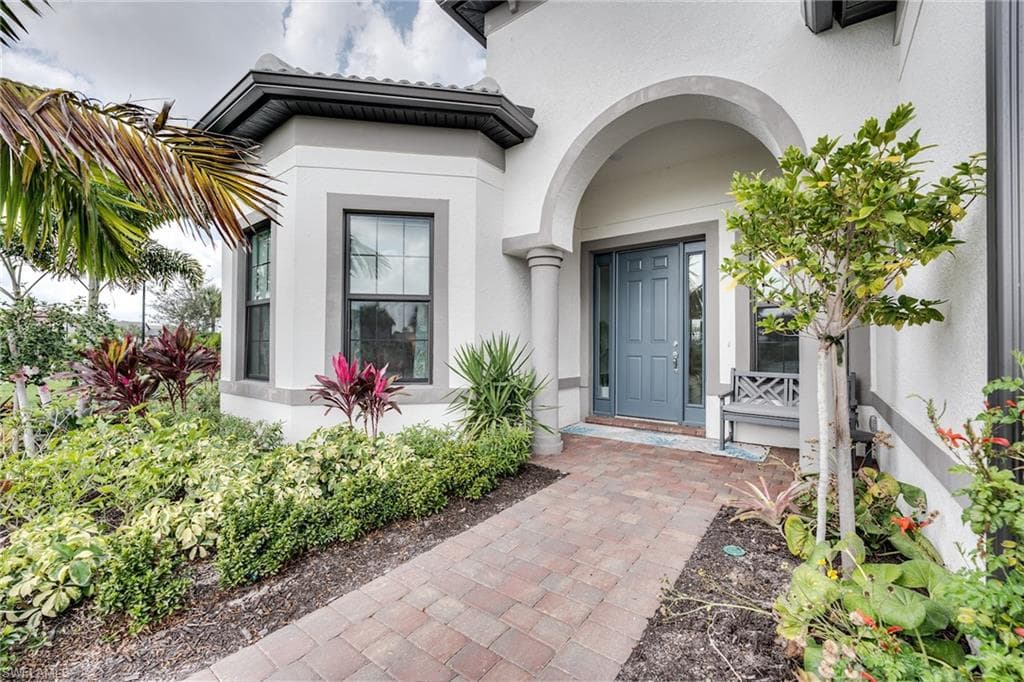 9741 Everglades Dr, Naples, FL 34120-5