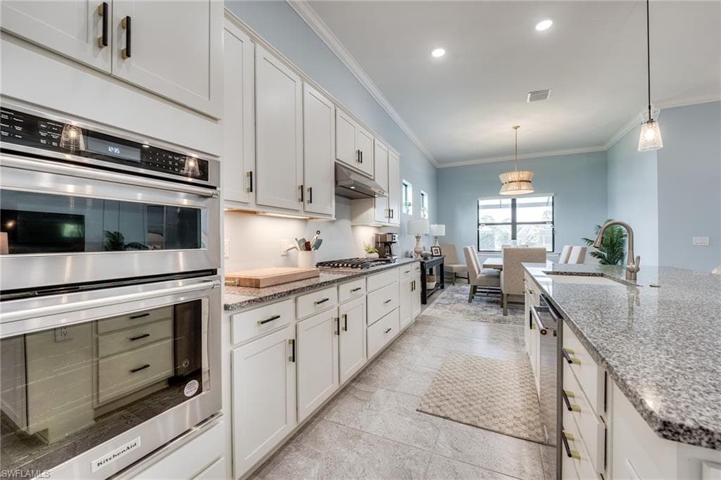 9741 Everglades Dr, Naples, FL 34120-8