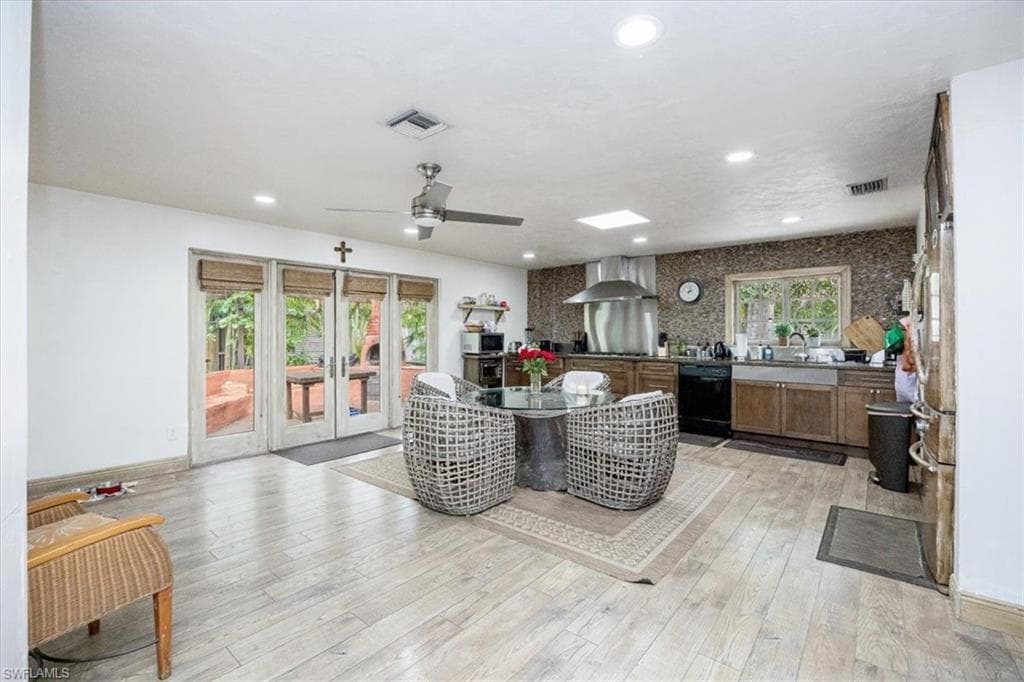 699 Binnacle Dr, Naples, FL 34103-8