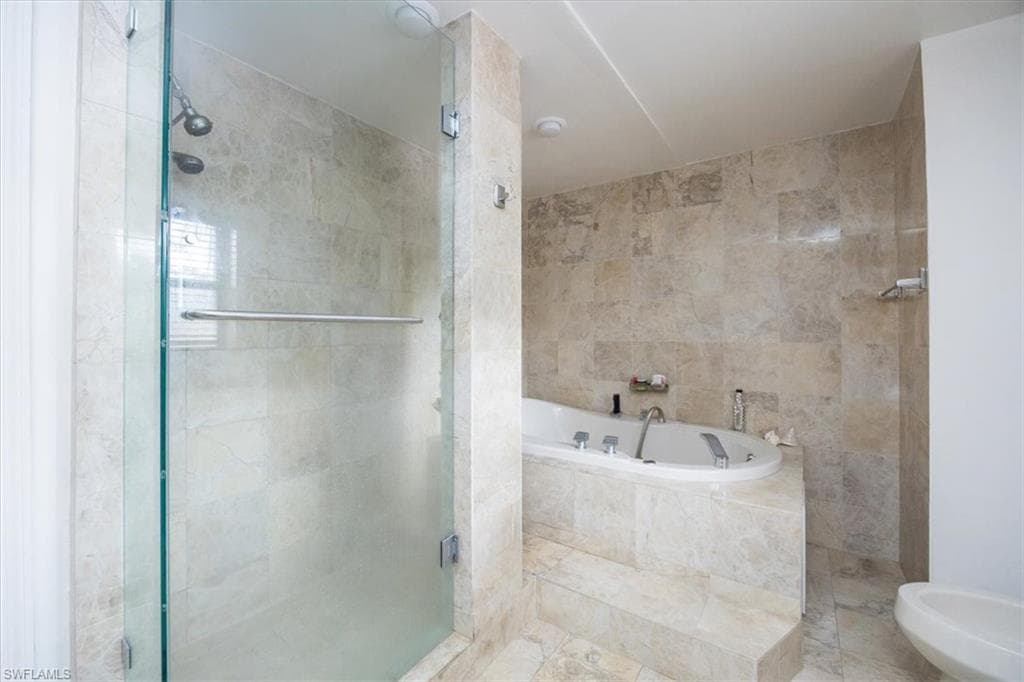 699 Binnacle Dr, Naples, FL 34103-16