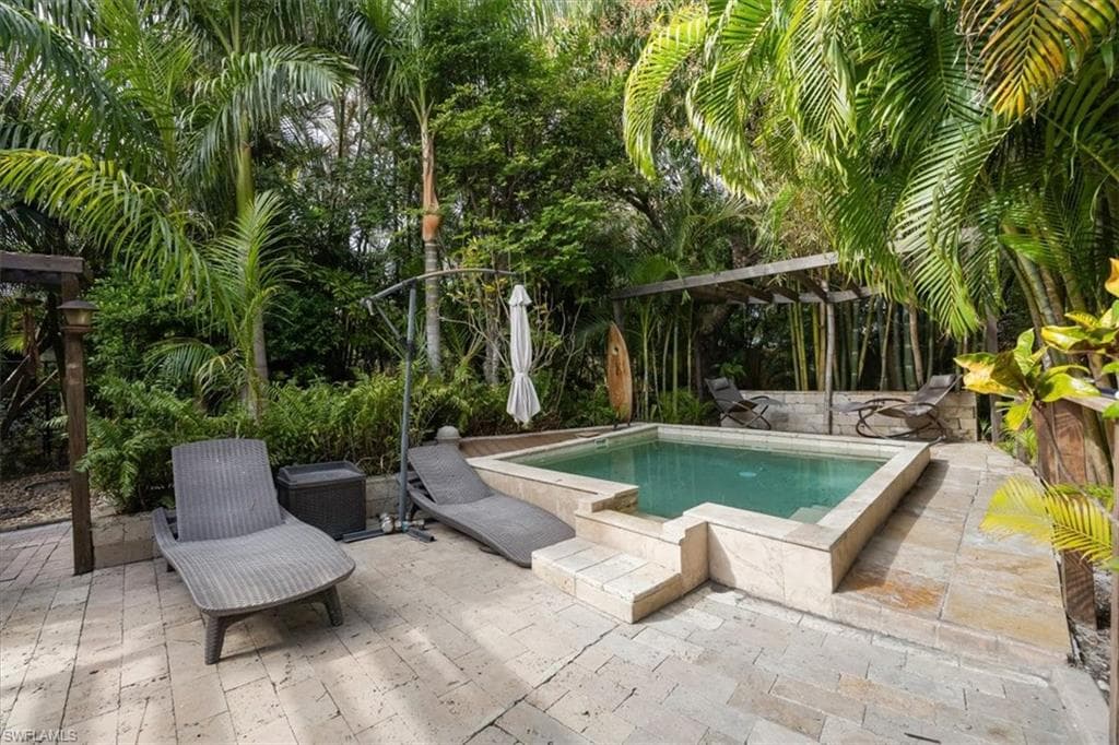 699 Binnacle Dr, Naples, FL 34103-23